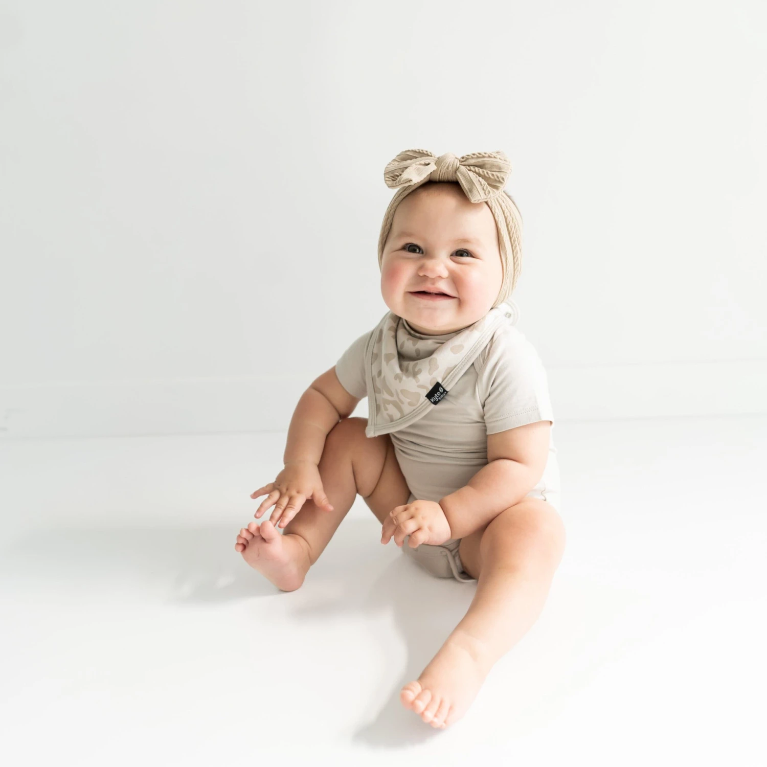 Bib In Oat Leopard 4 Bib In Oat Leopard - Image 2