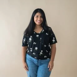 Women’s Relaxed Fit V-Neck In Big Midnight Magnolia