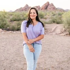 Women’s Relaxed Fit V-Neck In Taro